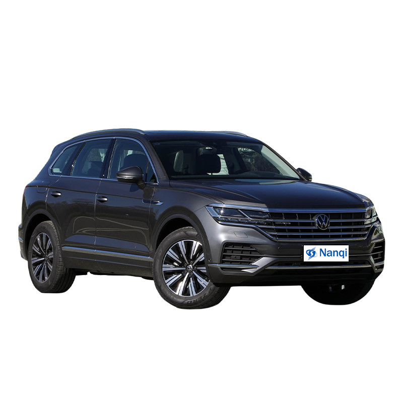 Moderne Volkswagen Touareg SUV PHEV 2.0T 252 PS L4 VW Touareg Schwarze Ausgabe