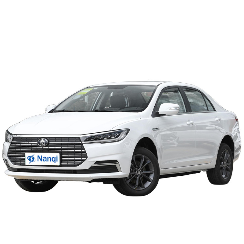 Rein elektrische BYD Qin EV Neue Energiefahrzeuge 136P 4-Türer 5-Sitzer Limousine